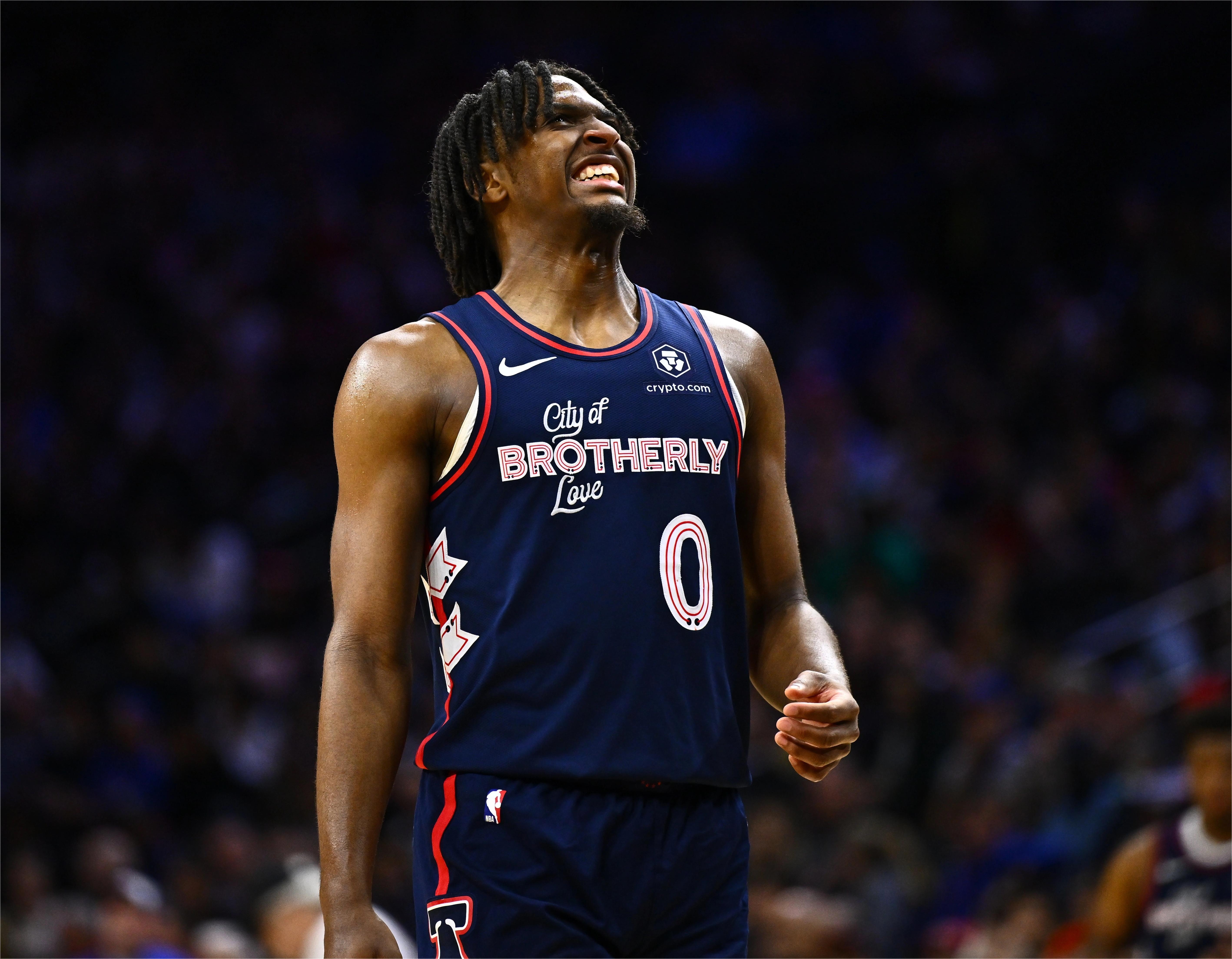 关于太狠了！哈登连续七场比赛得分超过惊险取胜C罗在巴黎圣日耳曼比赛中状态火爆，梅西连续五场比赛得分超过惊险取胜的信息