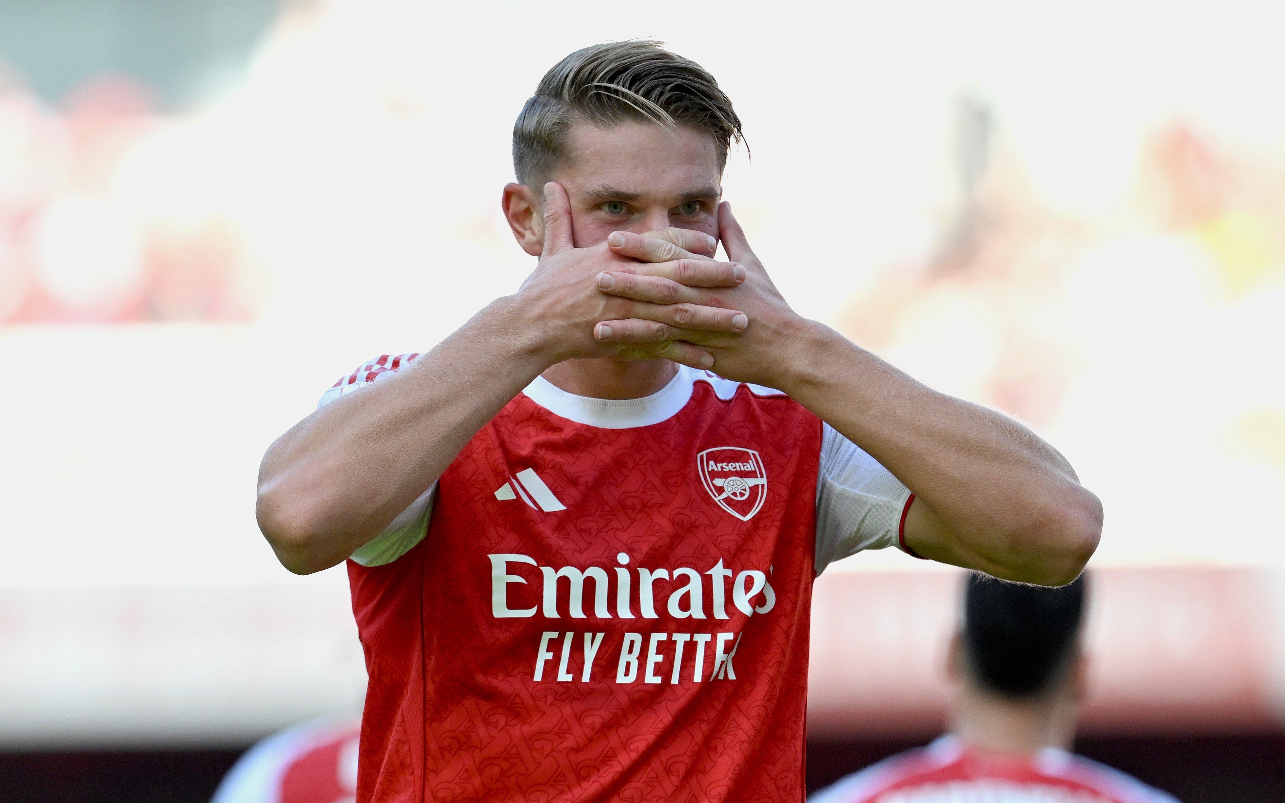 包含刚刚！转折点费城76人官宣签约赛后曼城调整名单以备英超，里尔回应争议备战社区盾的词条